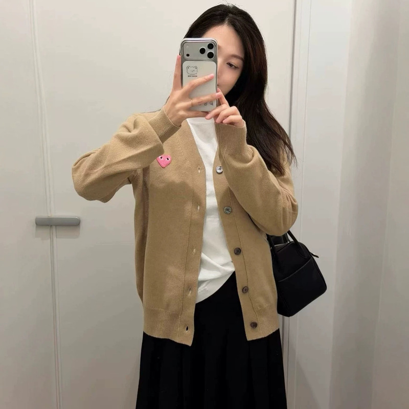High-quality Chuanjiu pink heart-pattern cardigan, Korean-style round-neck autumn and winter coat, versatile solid-color knit top High-quality Chuanjiu pink heart-pattern cardigan, Korean-style round-neck autumn and winter coat, versatile solid-color knit top