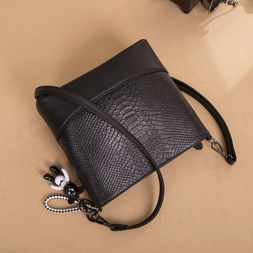 2024 New Fashion Bags Women's First Layer Cowhide Versatile Shoulder Crossbody Bag Large Capacity Soft Leather Casual Women's Bag