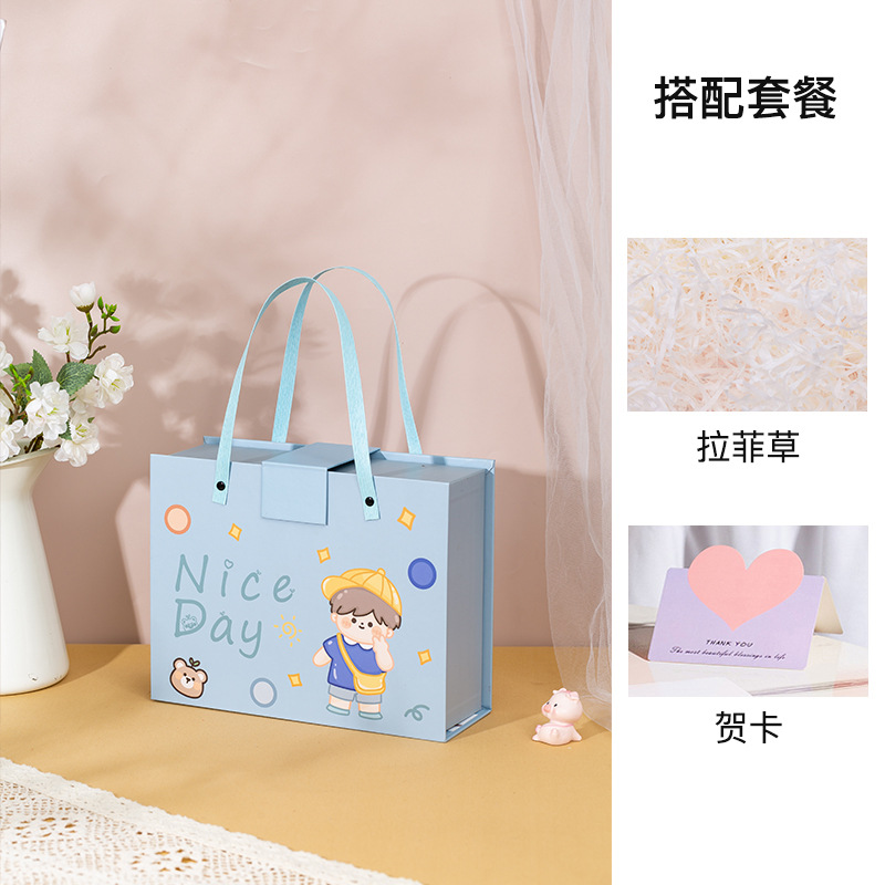 Переносной ящик; небесно-голубая подарочная коробка + рафия + поздравительная открытка; детская переносная коробка небольшого размера 18*13*6,5 см.