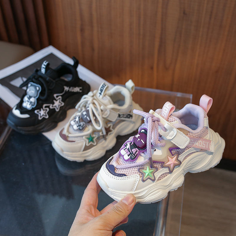 Zapatos deportivos de estilo coreano para niños y niñas grandes, primavera 2025, zapatos deportivos de malla transpirable con dibujos animados, zapatos de papá al por mayor