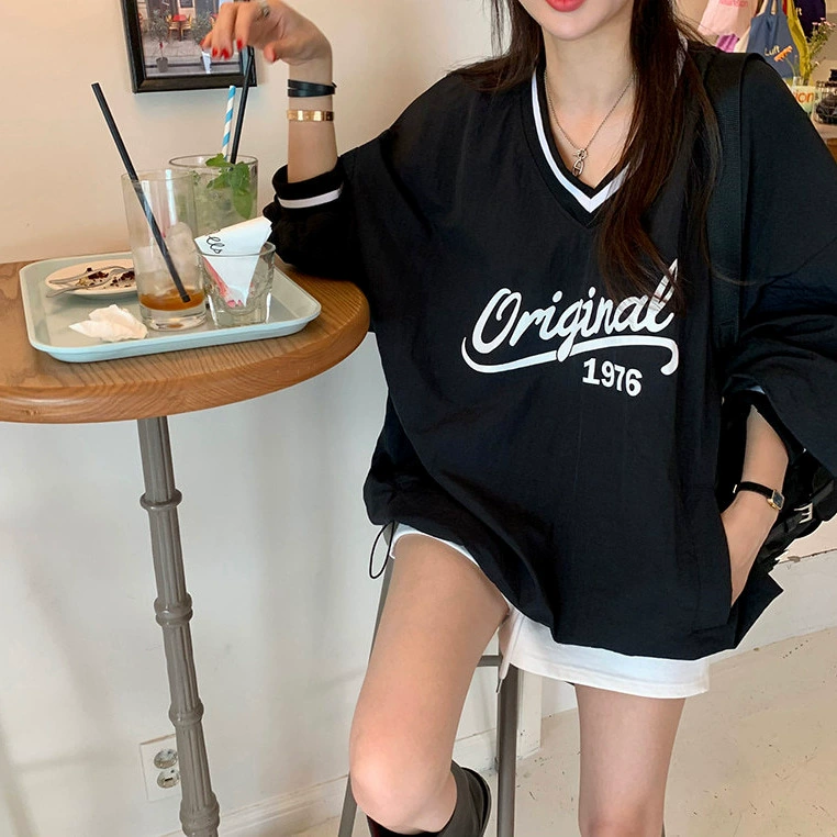 Новая осенняя свободная приталенная футболка в стиле ретро с американским принтом, V-образным вырезом и длинными рукавами, тонкий пуловер из Южной Кореи (Донгдэймун)