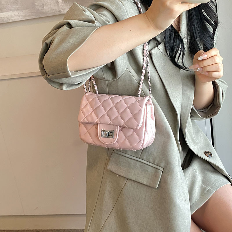 Bolso de cadena de moda coreana 2025, otoño nuevo pequeño estilo de fragancia retro bolso de hombro de mujer, bolso de mochila bordado a cuadrillas.