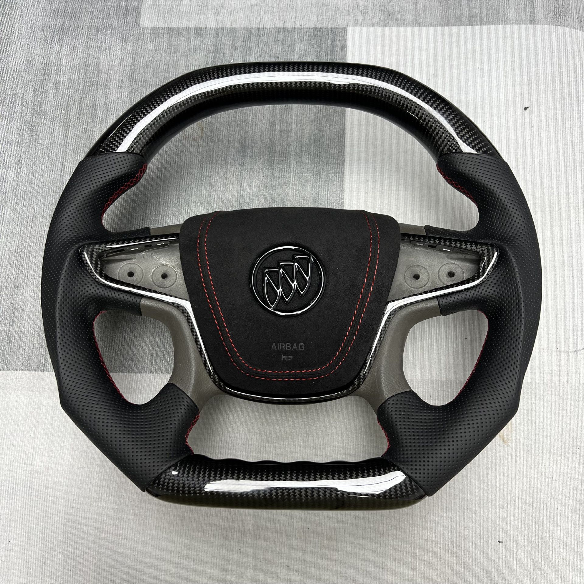 Factory Customized Carbon Fiber Car Steering Wheel Modification Suitable for Buick Chevrolet/Lacrosse/Lacrosse/Glacier