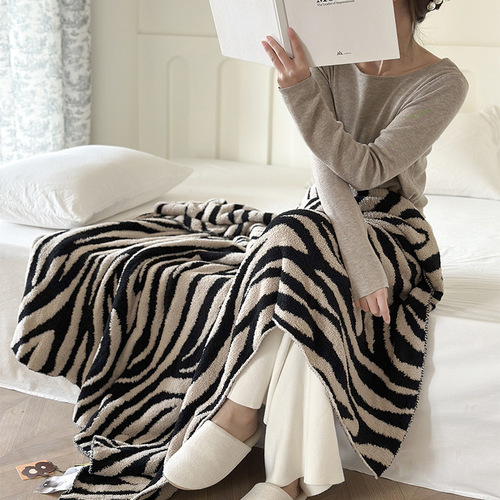 Zebra pattern sofa knitted throw blanket half-edge velvet lunch break blanket bed decorative bedside towel soft velvet blanket