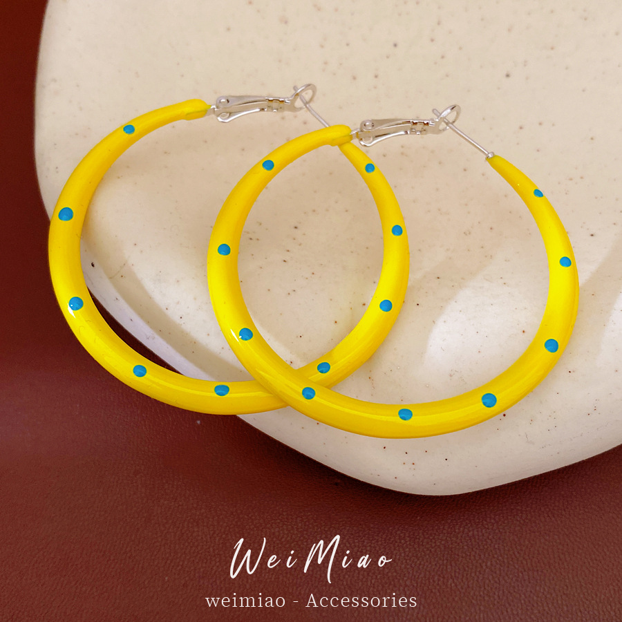 Aguja de plata amarilla goteo de aceite punto de onda aretes redondos simple moda aretes ligeros de lujo alta sensación de aretes al por mayor
