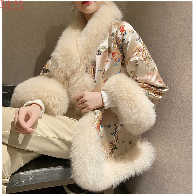 T8Y2024新款中国风刺绣披肩短款钉珠仿狐狸毛斗篷毛毛外套女棉衣
