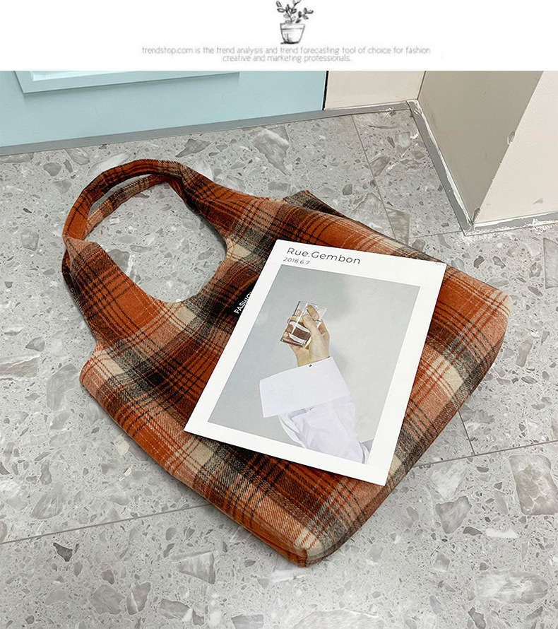 New Korean-style retro versatile and artistic tote bag for women in autumn and winter 2022, thickened woolen checkered pattern, single-shoulder bag undefined