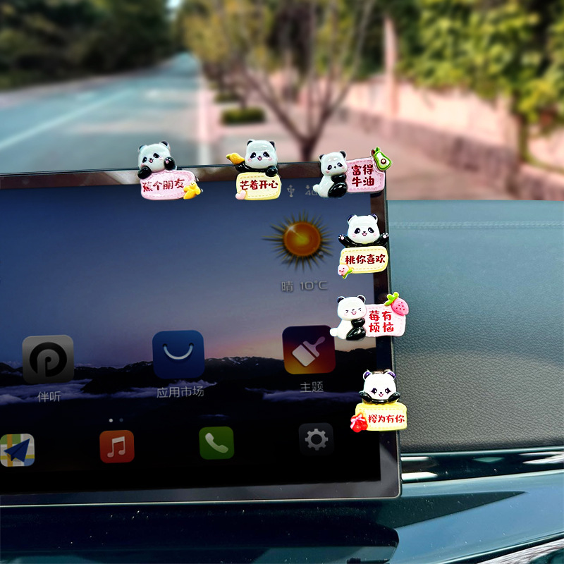 2024 nuevo adorno de coche panda lindo adorno de estilo de dibujos animados pequeño adorno de pantalla de navegación de consola central