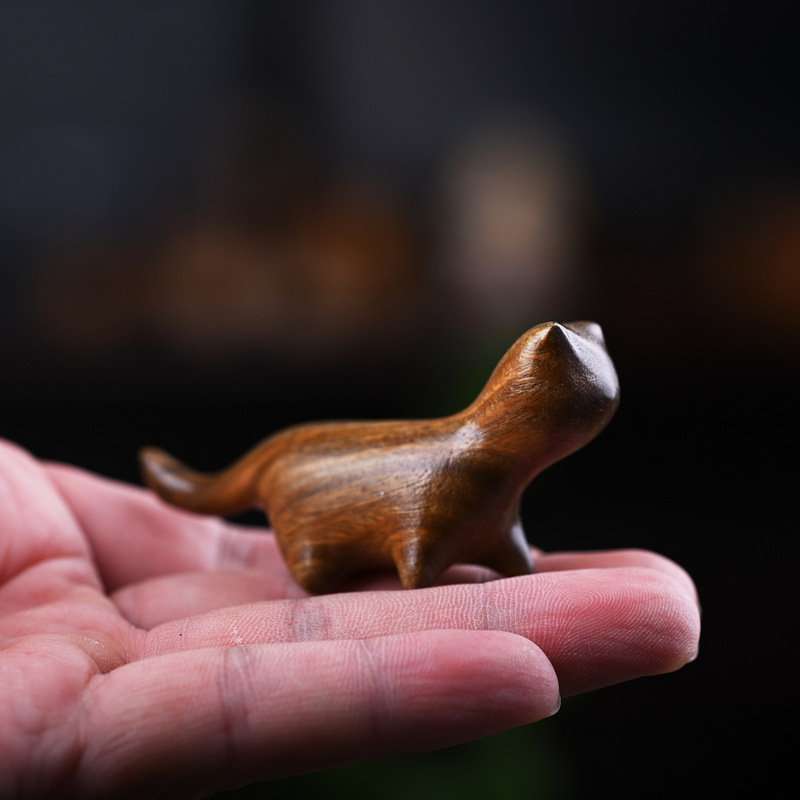 虹の木の彫刻のかわいい猫の手の件の虹の首をかしげる子猫のミニのデスクトップの置物の工芸品の家庭のアイデア|undefined