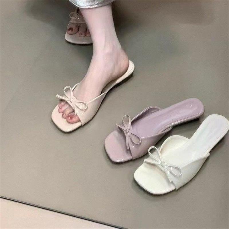 Xiaoxiao viento desnudo 2026 verano nuevo estilo suave arco francés de dedos cuadrados con zapatillas falda