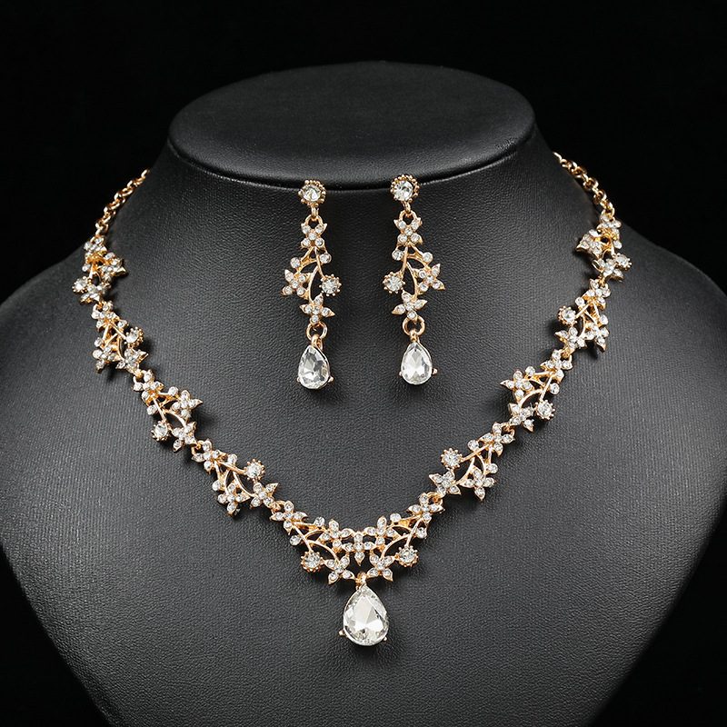 Set gioielli da sposa collana e orecchini con pendente a goccia_voghion.com
