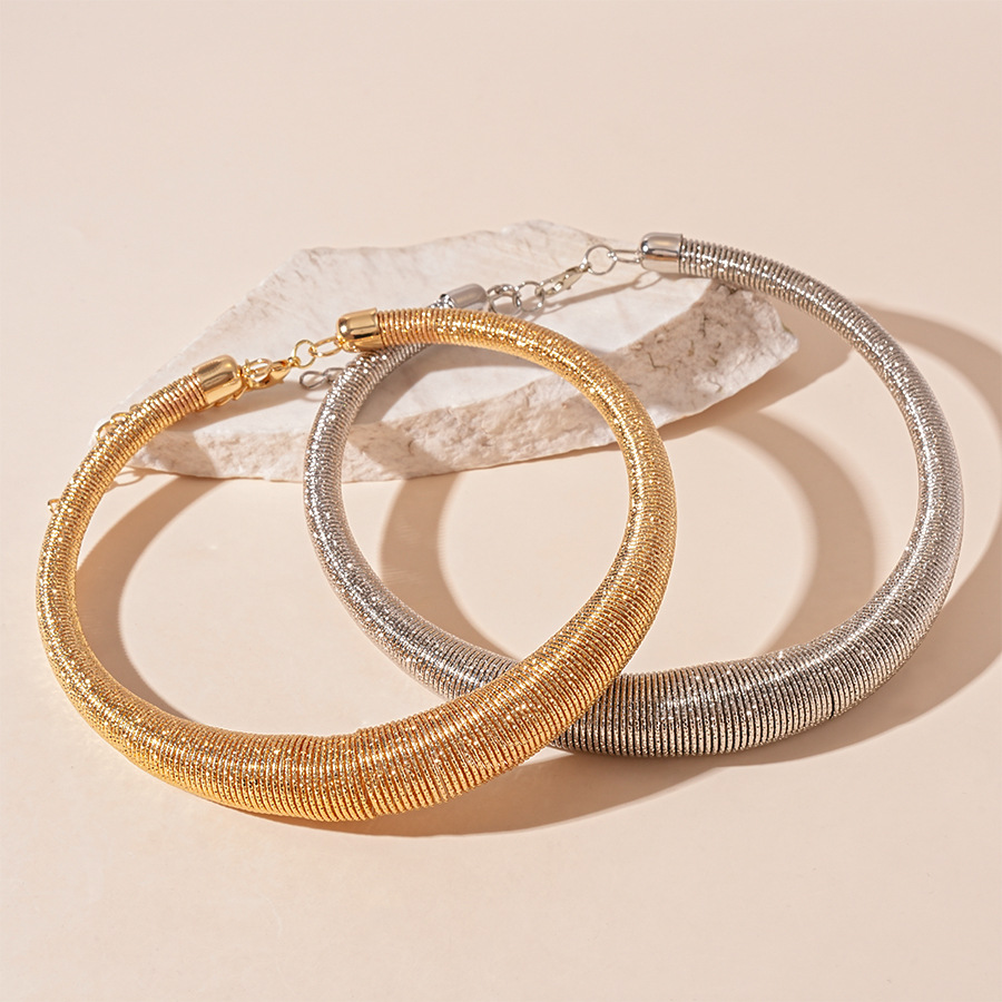 Collar circular de estilo de metal exagerado, tendencia de personalidad transfronteriza europea y americana, temperamento geométrico simple, decoración de estilo de alto nivel femenino