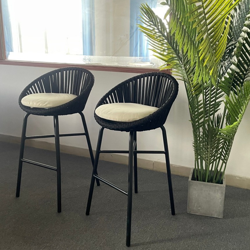 J 스타일 바 의자