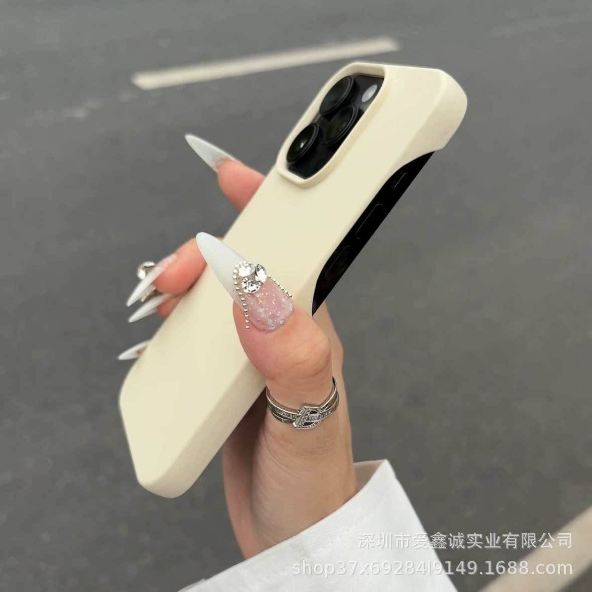 Чехол для телефона (Apple) iPhone 16, силиконовый матовый, защита от падений, обод камеры