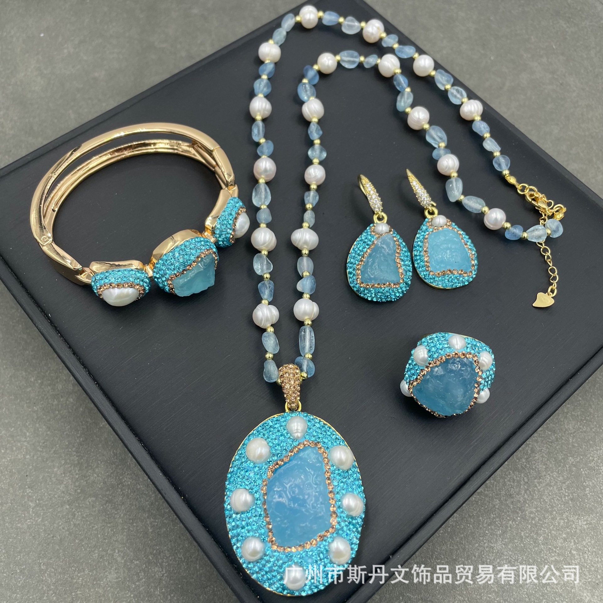 Organic sapphire natural ore