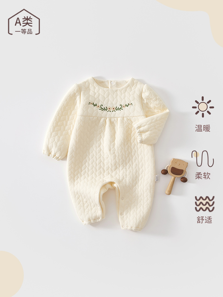 Baby overcoat otoño-invierno clase A bebé femenino algodón intercalado de algodón de tres capas cálidas lindas prendas suaves para salir