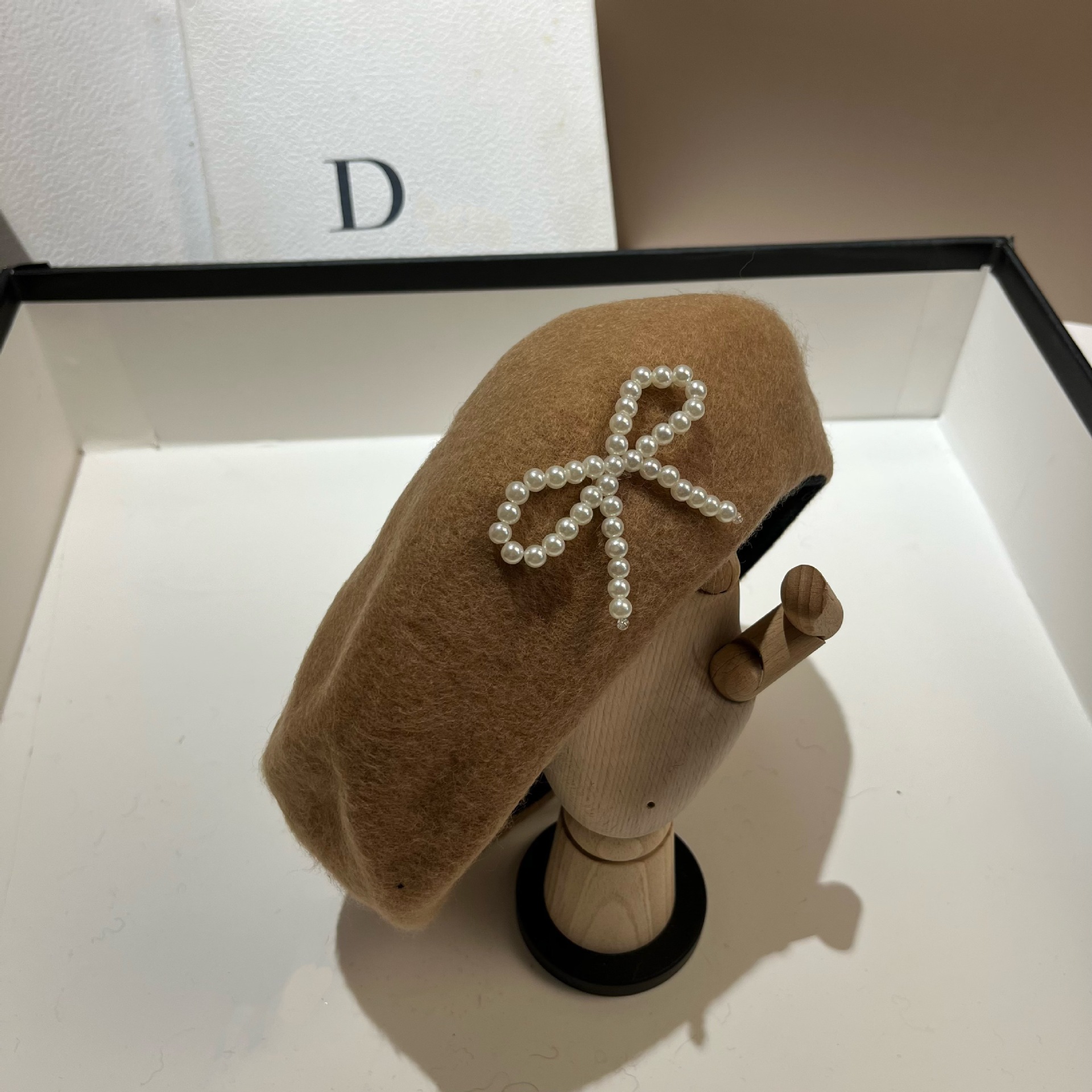 French sweet pearl bow wool beret women's autumn and winter new octagonal painter hat_voghion.com