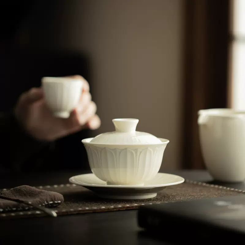 仿宋定窑白三才盖碗茶杯功夫茶具中式浮雕泡茶碗家用手工盖碗陶瓷