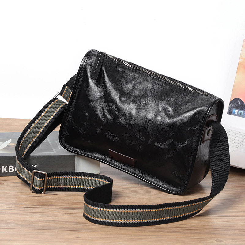 Túi đeo chéo nam da bò thật 29×11×17 cm phong cách đường phố — 3019 giá đặc biệt, Màu đen da thực vật, Da cầm tay màu đen