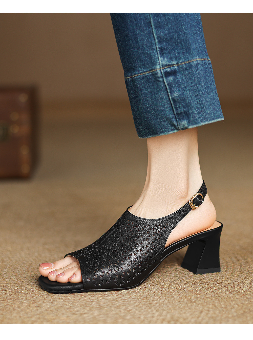 Sandal cao gót nữ hở mũi quai ngang đục lỗ da bò, gót 7 cm — Gạo trắng và cao 7 cm chi tiết 12