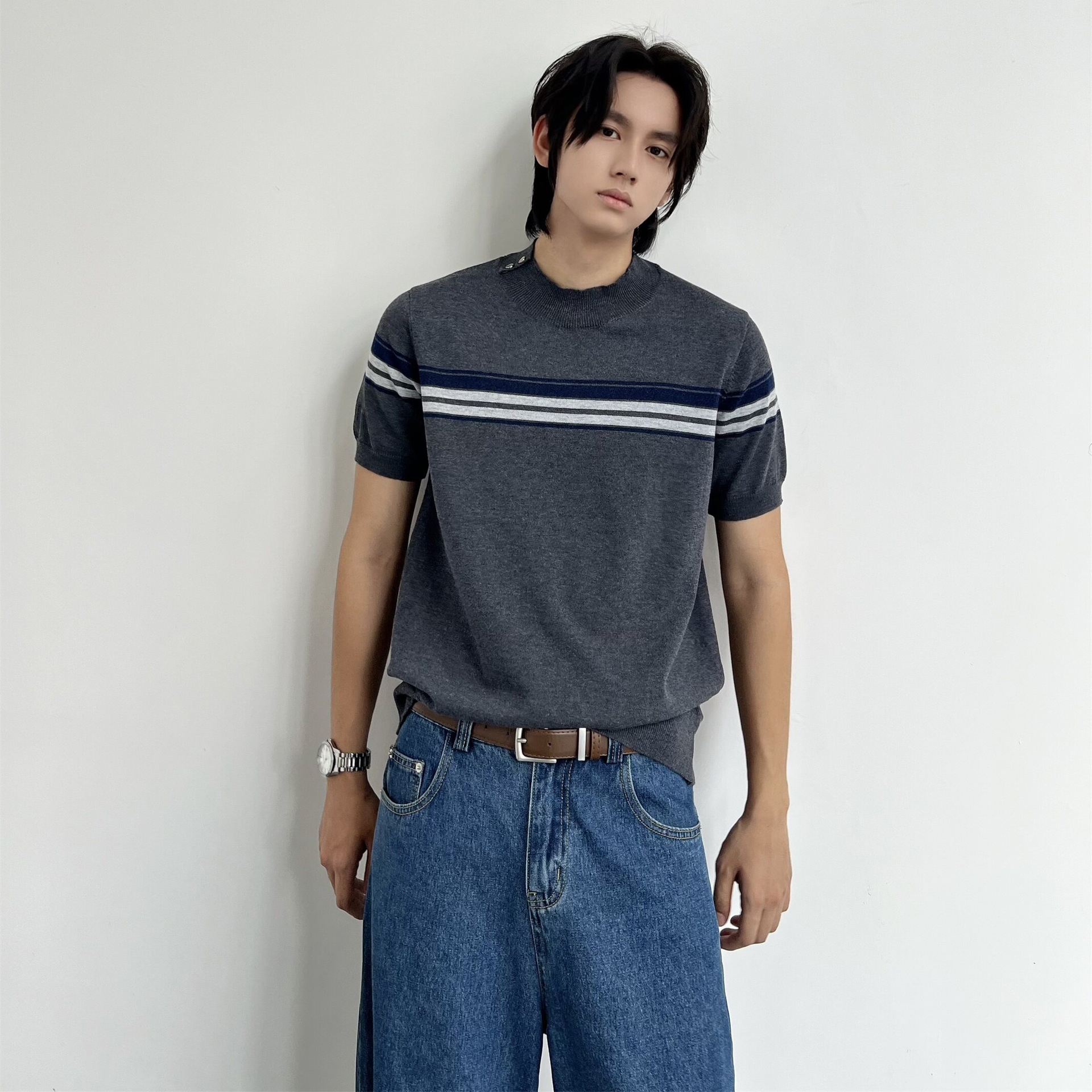 Gray series series de botones a rayas grises oscuras camisetas de punto camisas de manga corta hombres y mujeres viejos viento de hielo seda fábrica transfronteriza al por mayor