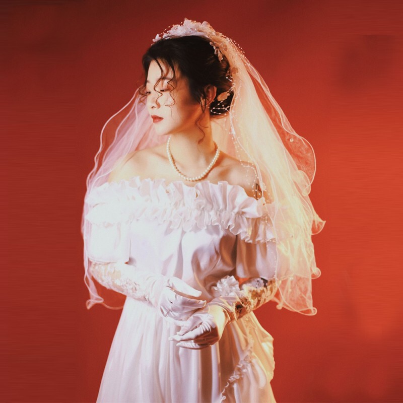 New retro nostalgic wedding dress Hong Kong style lace off-shoulder white gauze studio theme photo light dress