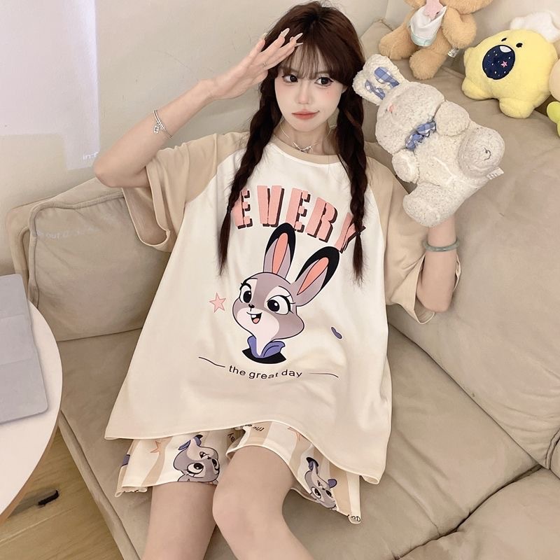 Pijama de mujer de verano de manga corta pantalones cortos delgados en 2025 nuevo conjunto de ropa de casa de dibujos animados de verano para mujeres se puede usar fuera