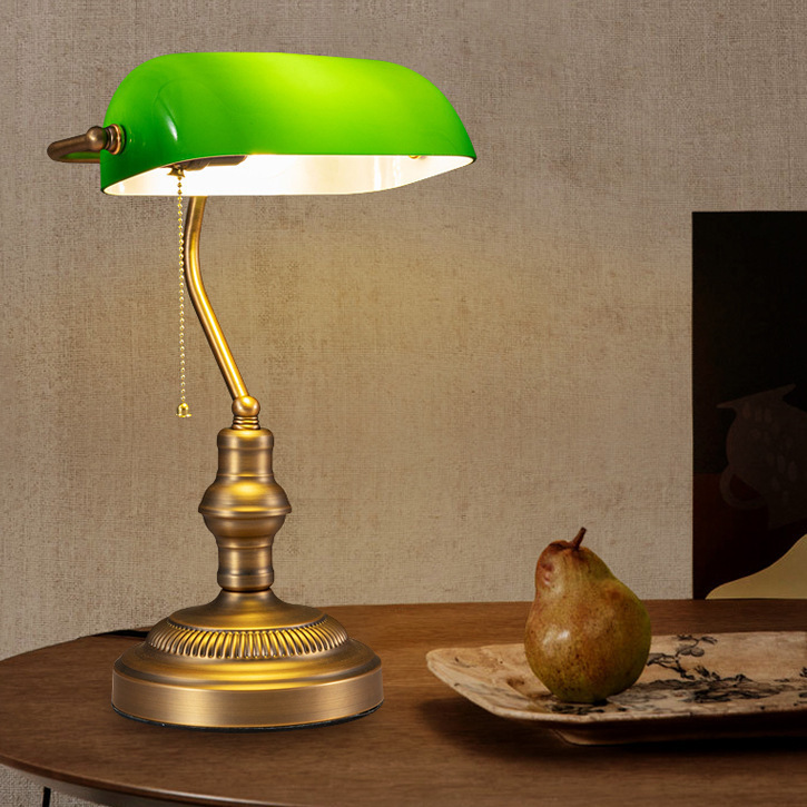 American-Style Retro Green Glass Bedside Lamp, Republic of China Bank Desk Lamp, Office Decoration Bedside Lamp, Antique Copper-Colored Desk Lamp American-Style Retro Green Glass Bedside Lamp, Republic of China Bank Desk Lamp, Office Decoration Bedside Lamp, Antique Copper-Colored Desk Lamp