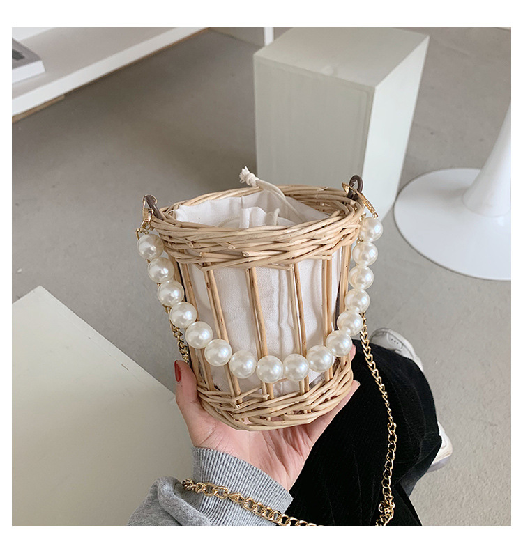 Simple Pearl Portable Straw Bag Wholesale display picture 18