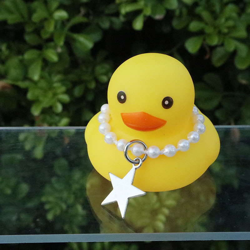 Accesorios de agua transfronterizos pato amarillo accesorios gorras bufandas de ganso blanco decoración mano leche de limón té regalo