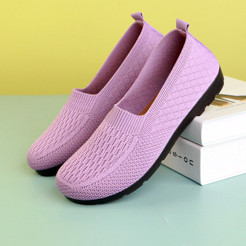 Women's Spring and Summer Old Beijing Cloth Shoes Slip-on Soft Sole Anti-slip Breathable Lightweight Shoes Flyknit Face Mother Shoes Breathable Comfortable