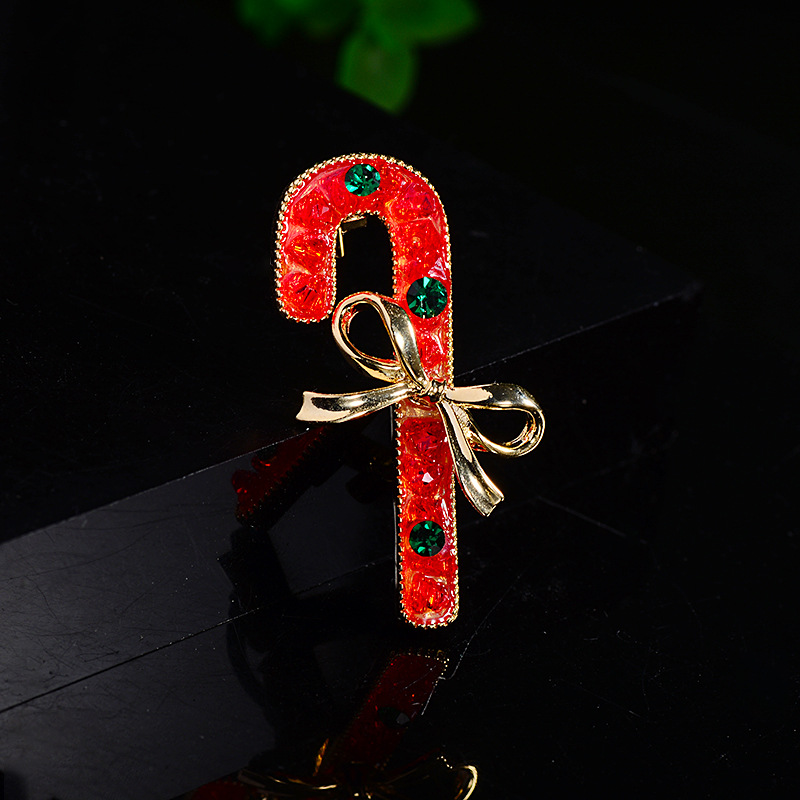 クリスマスのブローチのピンのエナメルの杖の雪の日の小さいプレゼントはセーターのカーディガンのマフラーを飾っています。