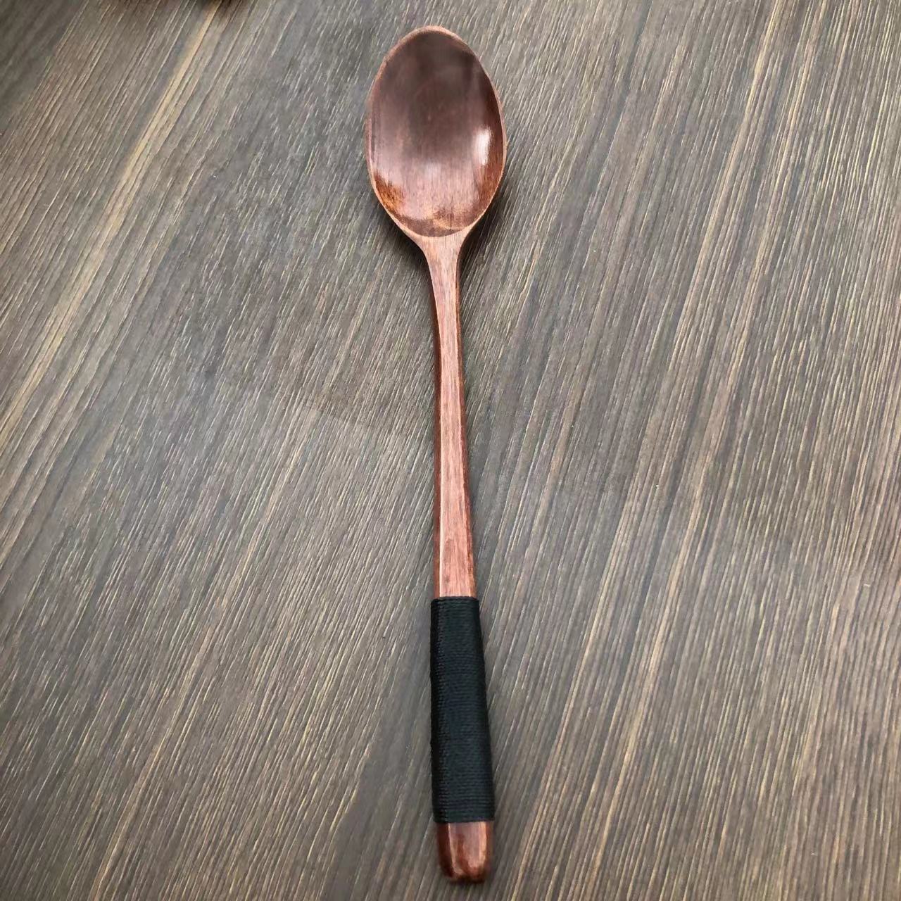 Large spoon (about 24cm) wrapped with thread