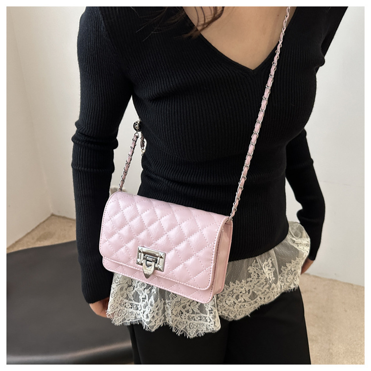 The diamond-patterned embroidered thread fashionable and elegant lock buckle elegant small bag for women's 2024 autumn new style versatile ins crossbody bag for women undefined