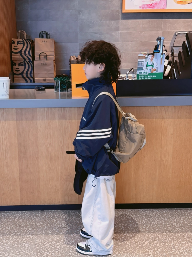 Ropa infantil otoño de 2025 nuevo estilo para niños, niños de tamaño mediano, estilo coreano, chaqueta de cuello vertical con rayas de color contraste, ropa de asalto para niños image 4