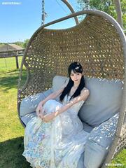 度假立体花朵吊带连衣裙女夏季2025新款气质修身显瘦中长款A字裙