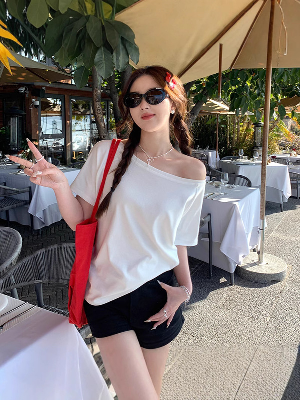 Su San San 傾斜ショルダートップ女性の夏 2025 新しいスタイルオフショルダーグレー半袖 Tシャツルーズワンショルダー|undefined