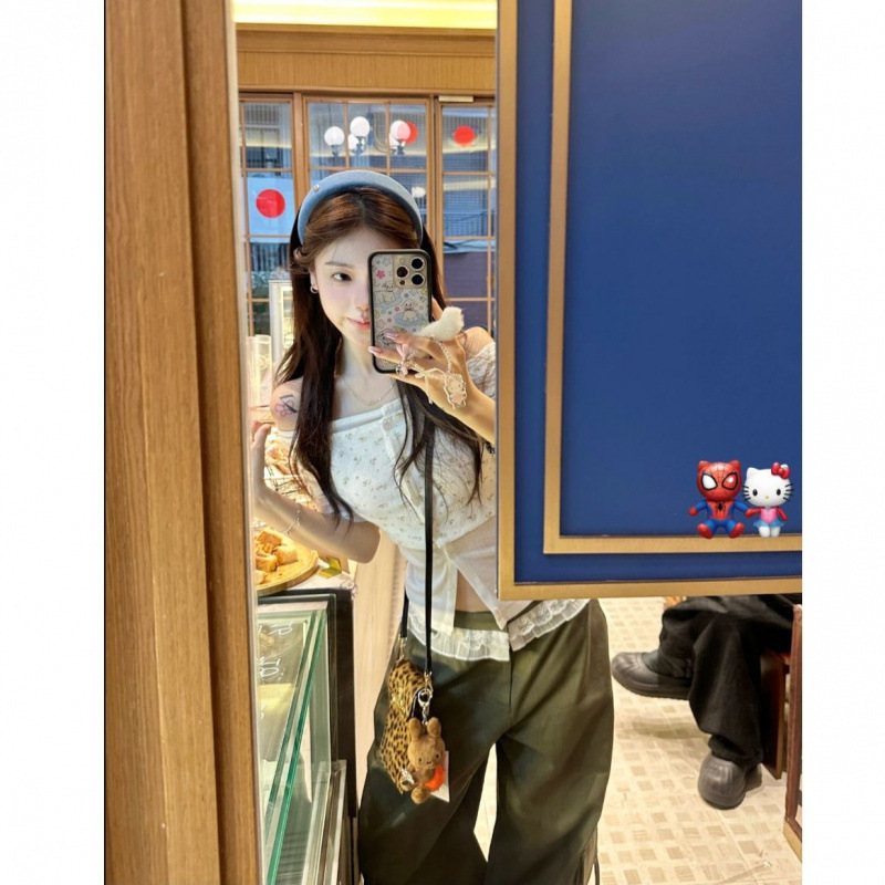 Korean Style Meiling Jacquard Patchwork Fake Two-Piece Short-Sleeve Floral T-Shirt for Women, Summer Design with a Sweet and Spicy Off-Shoulder Top Korean Style Meiling Jacquard Patchwork Fake Two-Piece Short-Sleeve Floral T-Shirt for Women, Summer Design with a Sweet and Spicy Off-Shoulder Top