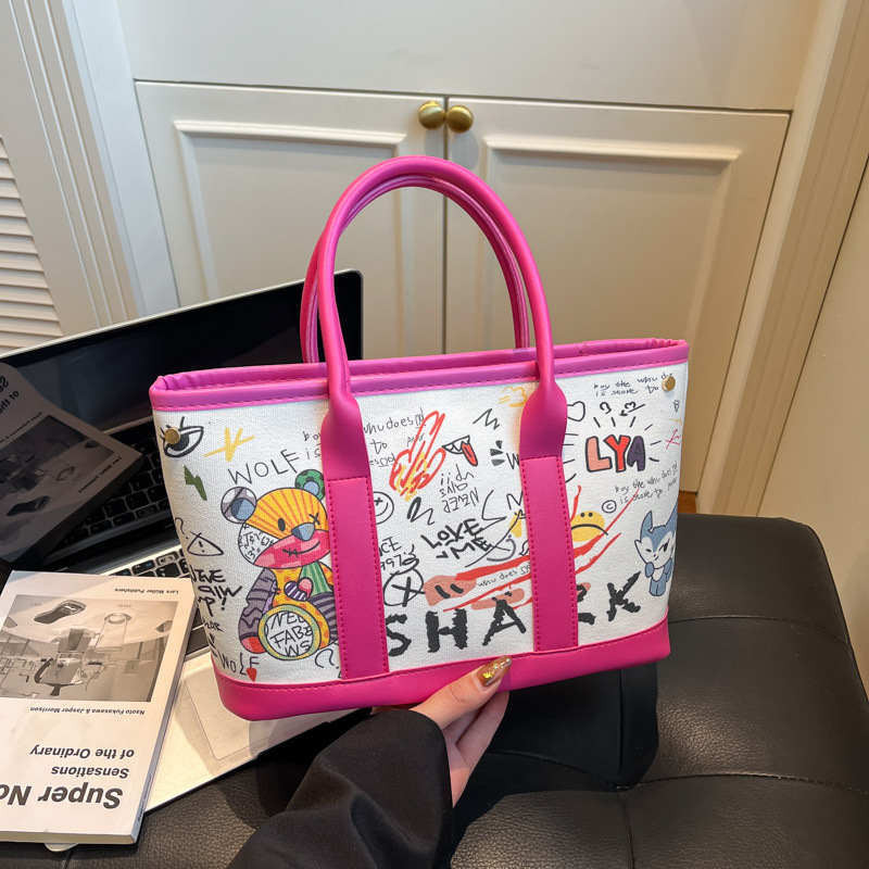Invierno nuevo bolso de mujer personalidad graffiti portátil 2026 letras casuales Bear Tot bolso de cubo de hombro mochila