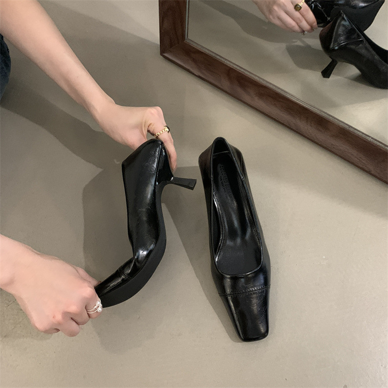 フランス風の小さい香りの風の方の頭のハイヒールの靴の女性の2025春の新型の猫と細いかかとの気質の仕事の靴の黒色|undefined