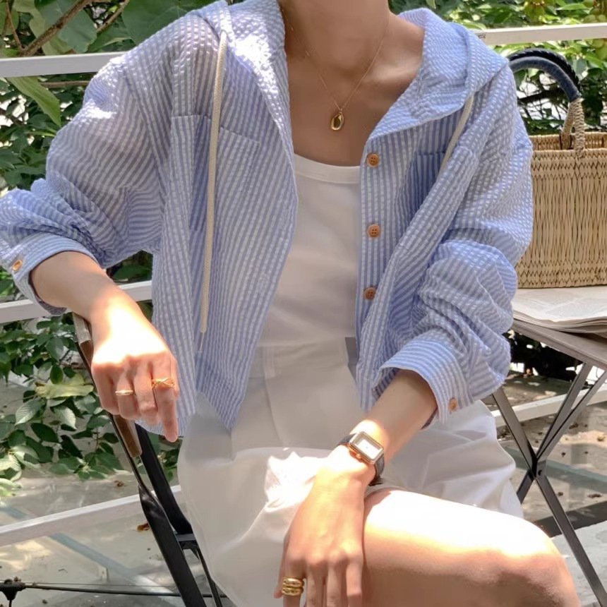 Summer short shirt with hood