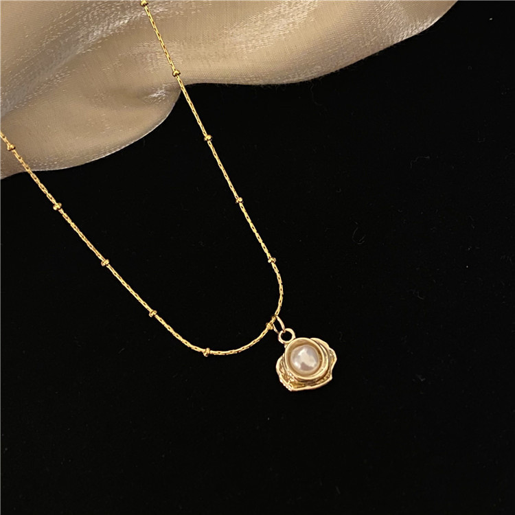 Fashion Petal Pearl Pendent Alloy Clavicle Chain display picture 2