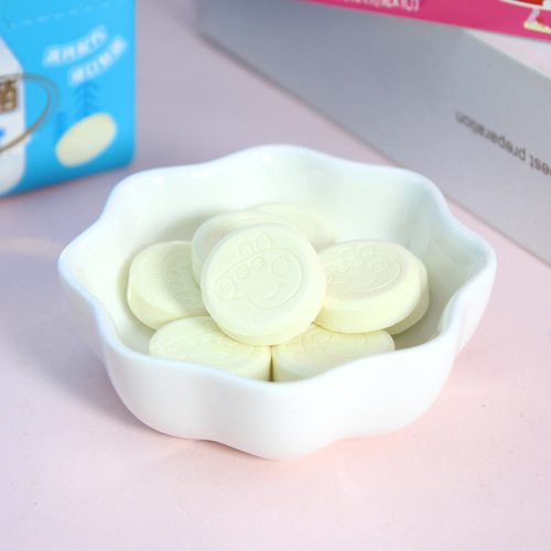 Kids' Candy: Peppa Pig-Brand Milk Source Milk Tablets – Casual Snacks, Mini Treats, Available for Wholesale at Convenience Stores and Supermarkets