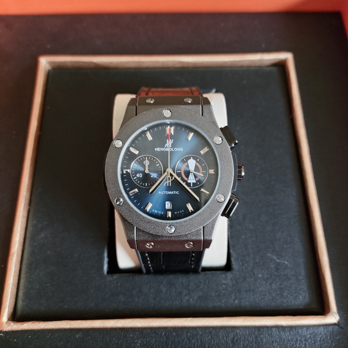 恒家は時間を計って秒の多機能の石英の男性の時計を走らせます。