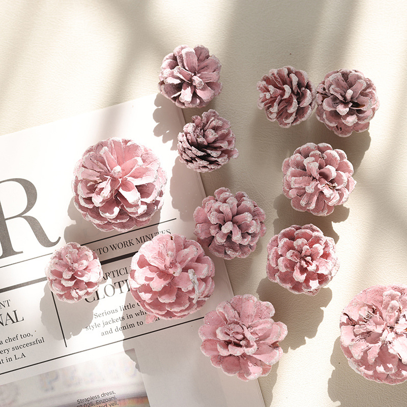 Buscando madera cruzando decoraciones navideñas colgantes de pino natural salvaje guirnaldas de pino material DIY camino de disparo de Navidad