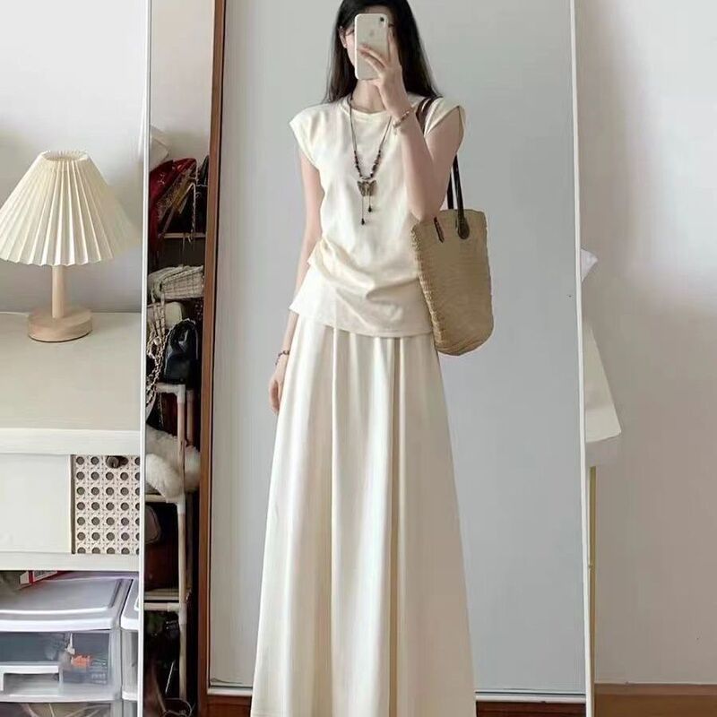 Fashion Suit for Women, New Summer Style 2026, French Style Slim-Fitting Short-Sleeved T-Shirt Top, High-Waisted Skirt, Two-Piece Set