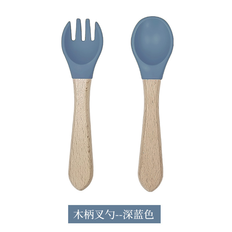 바다색 나무 포크와 스푼