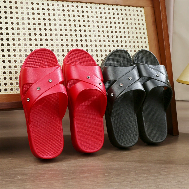 Домашние сандалии для женщин 2024 Новый стиль, модные домашние Нескользящие летние уличные тапочки на среднем каблуке с толстой подошвой