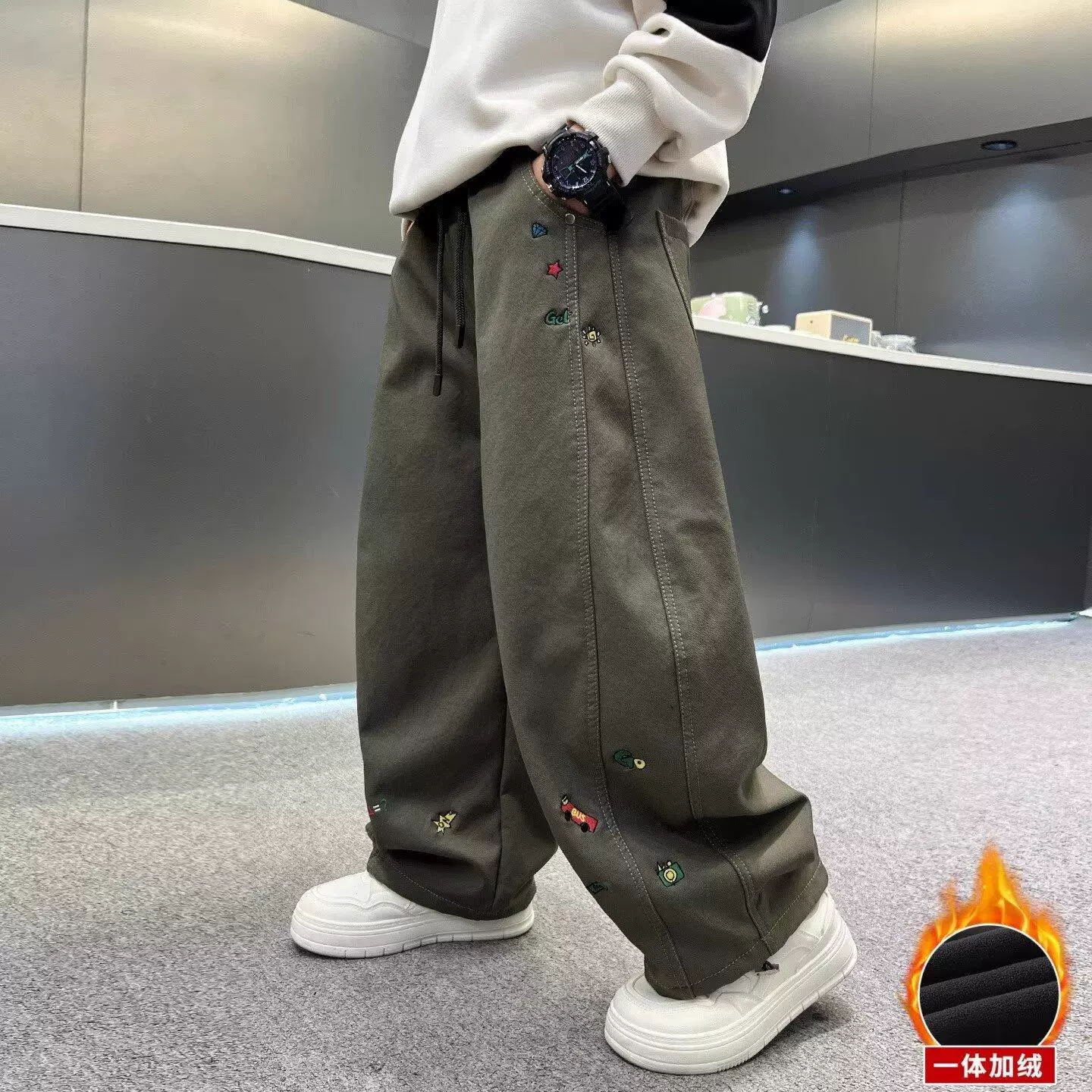 男童韩版加绒工装休闲裤2025新款中大童刺绣直筒裤宝宝潮牌长裤子