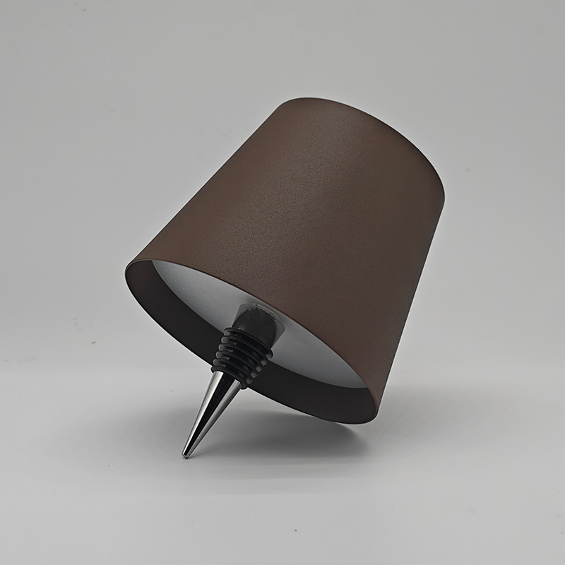 플러그인-광택-갈색-플라스틱